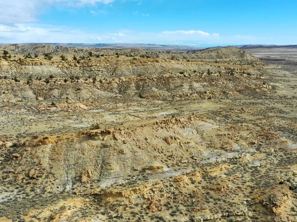 W Cottonwood Rd, Thermopolis, WY 82443