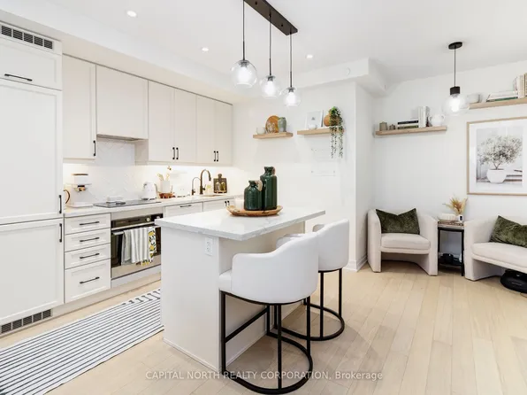9075 Jane St #2102, Vaughan, ON L4K 0L7