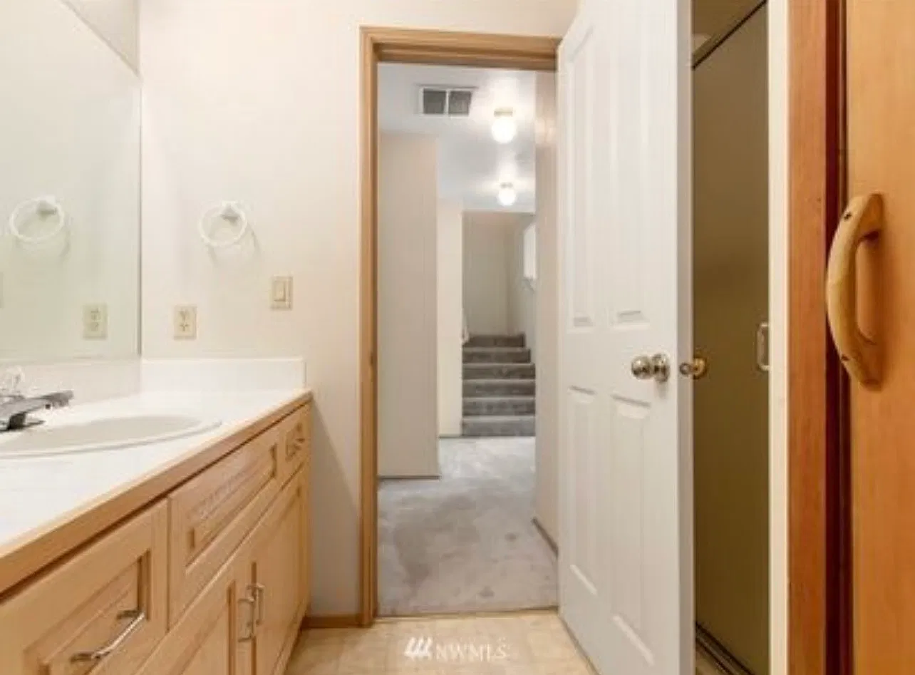 4 bed, 2386 sqft, $1,500 — Photo 3