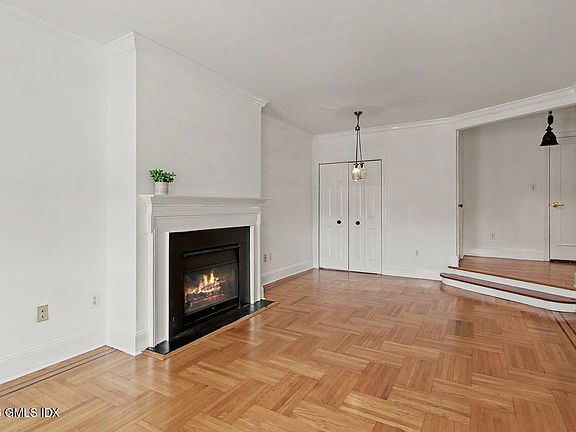 3rd image of 25 W Elm St APT 51