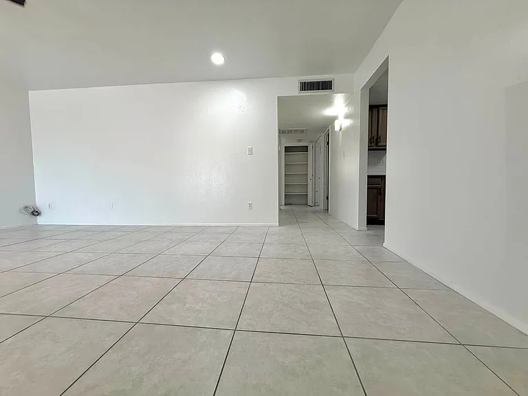 1500 W Rio Salado Pkwy #52 — Photo 3