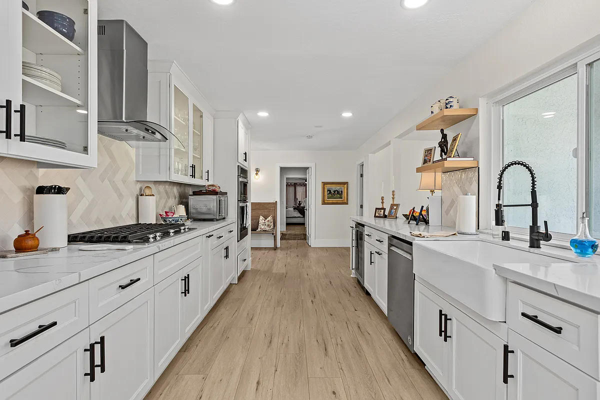7050 Almaden Ln — Photo 1