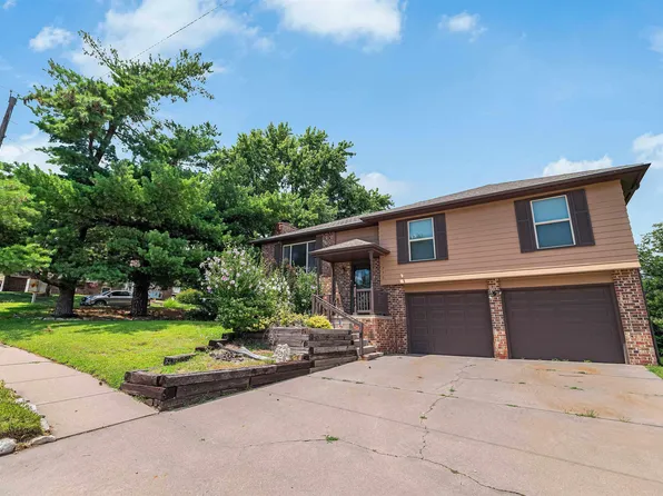 730 Skyline Dr, Junction City, KS 66441
