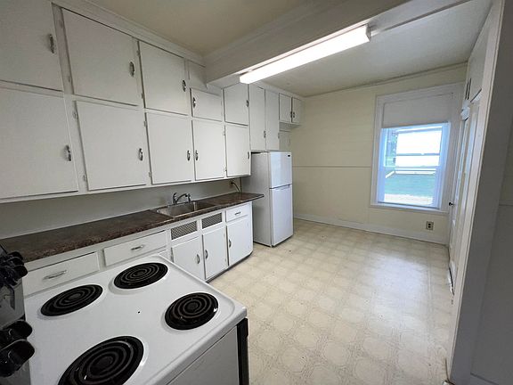 3rd image of 401 S College Ave