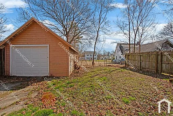 2309 Brown St — Photo 10