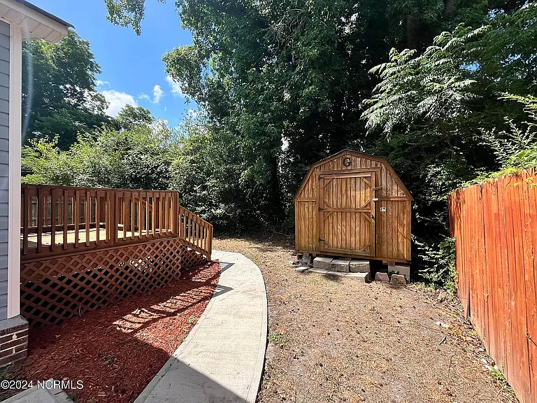 226 Tyson St — Photo 10