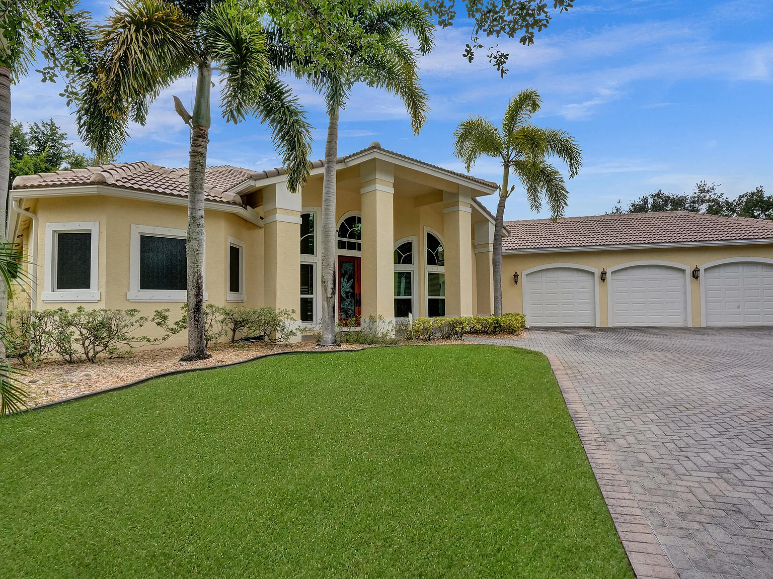 5 bed, 3.5 bath, 3232 sqft, $9,000 — Photo 3