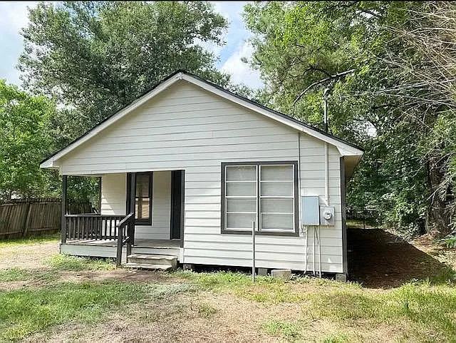 3 bed, 1024 sqft, $1,300 — Photo 3