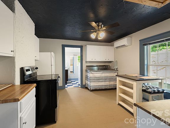 3rd image of 1055 Riverside Dr