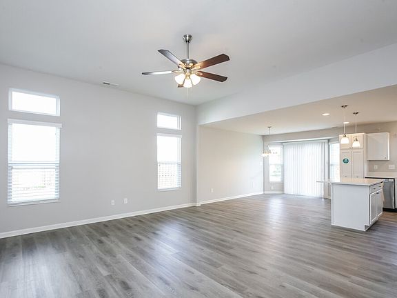 5th image of 5636 W Woodhaven Dr