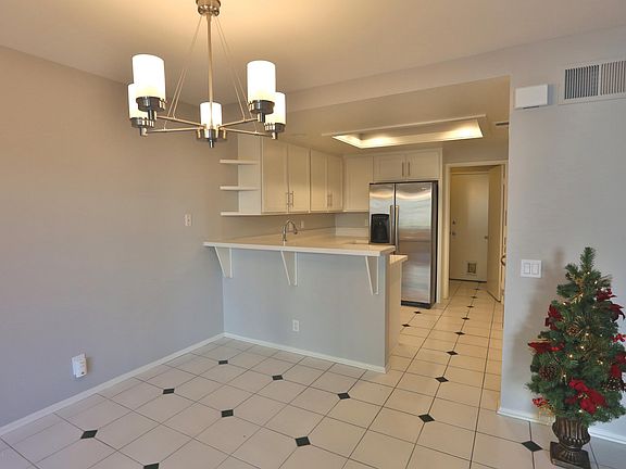 5th image of 372 Deerfield Ave