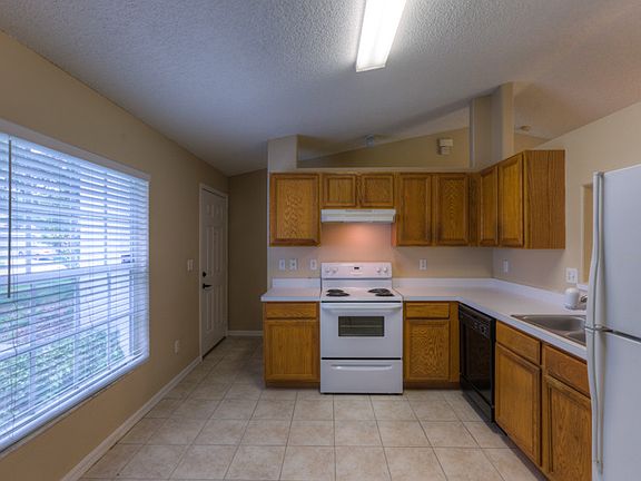 2nd image of 4025 King Edward Dr