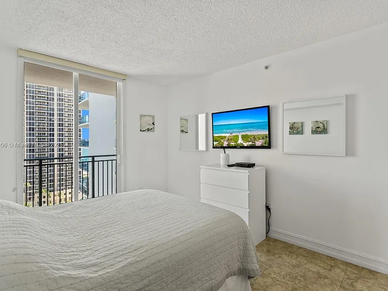 17555 Atlantic Blvd #Penthouse 7 — Photo 6