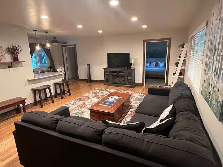 3 bed, 1420 sqft, $1,800 — Photo 3