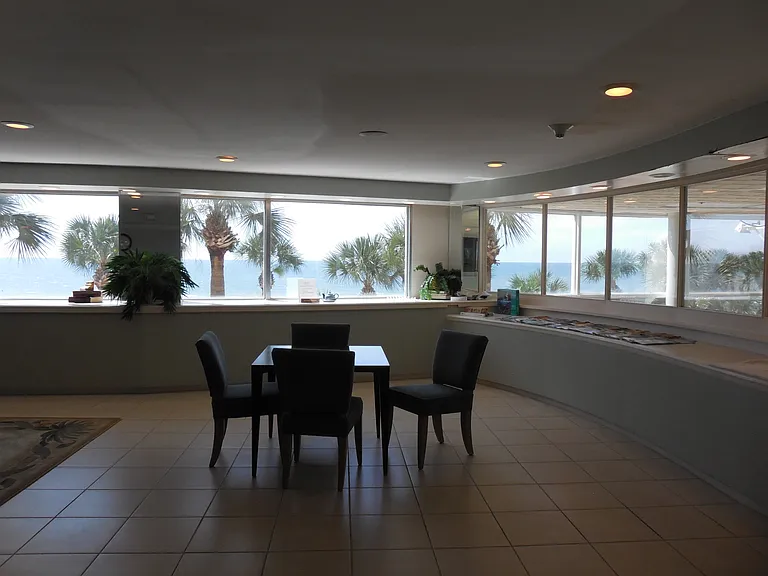 880 Mandalay Ave — Photo 11