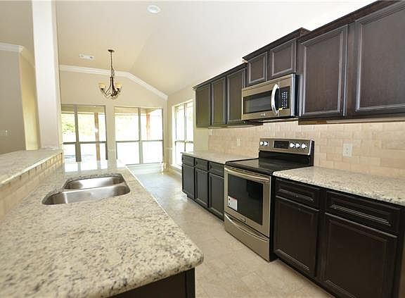 4th image of 1929 Ridgecrest Ln
