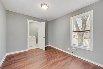 930 W Freeman St — Photo 10