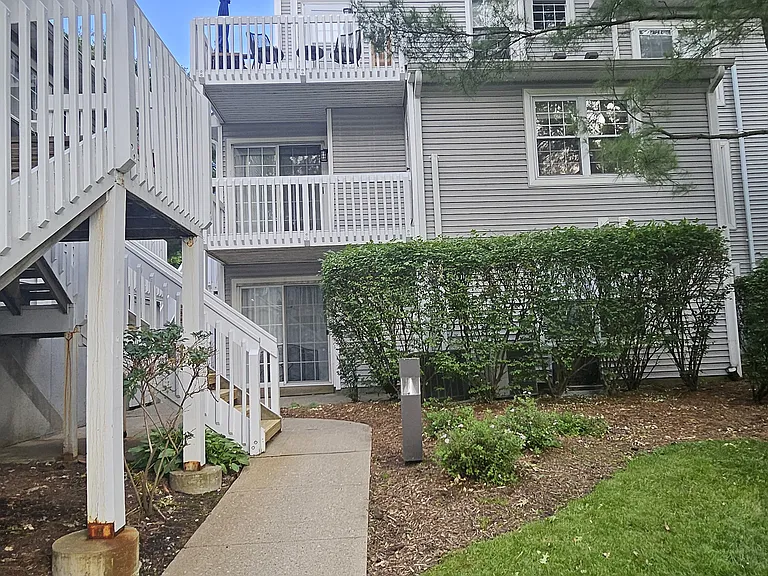 2 Fox Run Dr — Photo 2