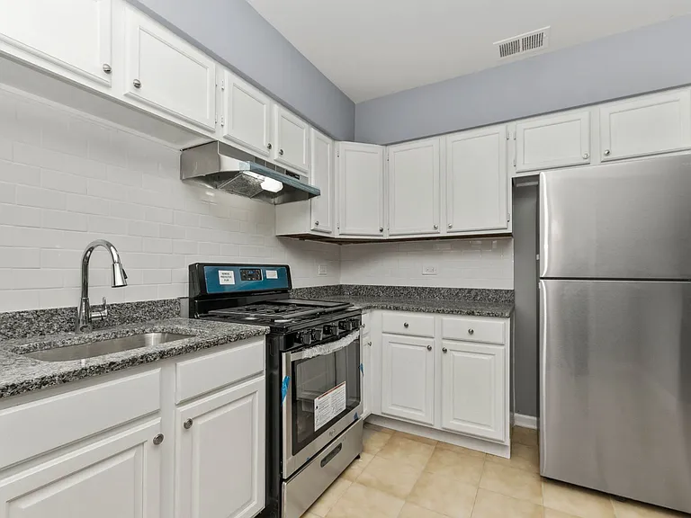 5226 S Michigan Ave — Photo 5