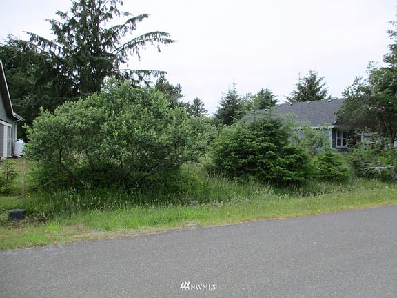 5th image of 869 Vagabond Ave SW