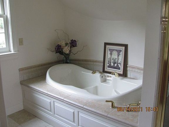 Jacuzzi Tub