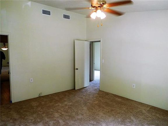 3rd image of 4021 Kearby St