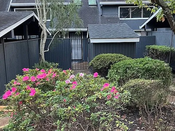 1104 N Pkwy #23, Jackson, TN 38305