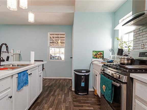 3rd image of 313 Eva St