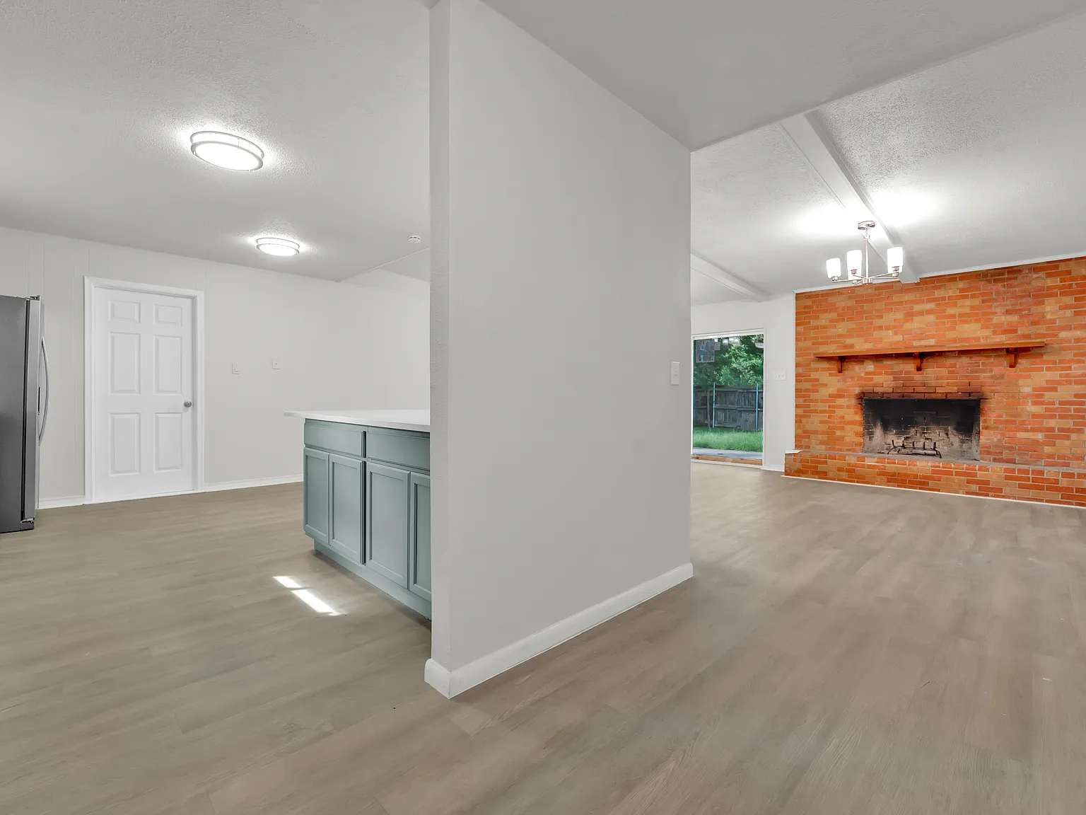 3 bed, 1418 sqft, $2,200 — Photo 4