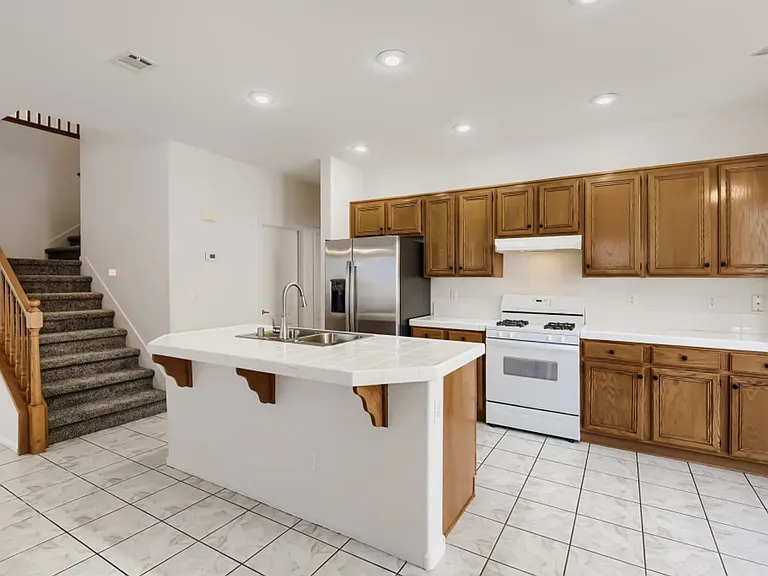1037 Plentywood Pl — Photo 8