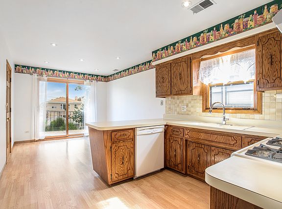 5th image of 6120 W Eastwood Ave #2