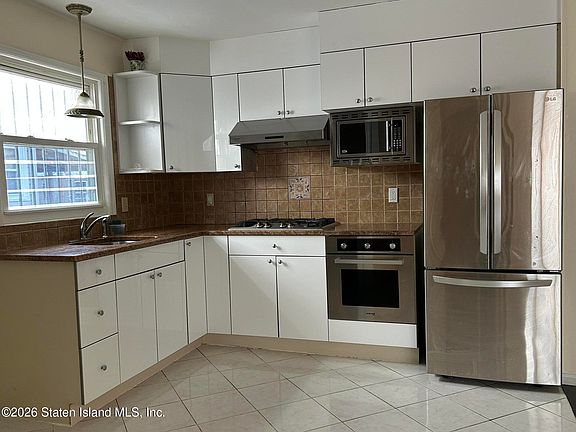 5th image of 7 Spring St