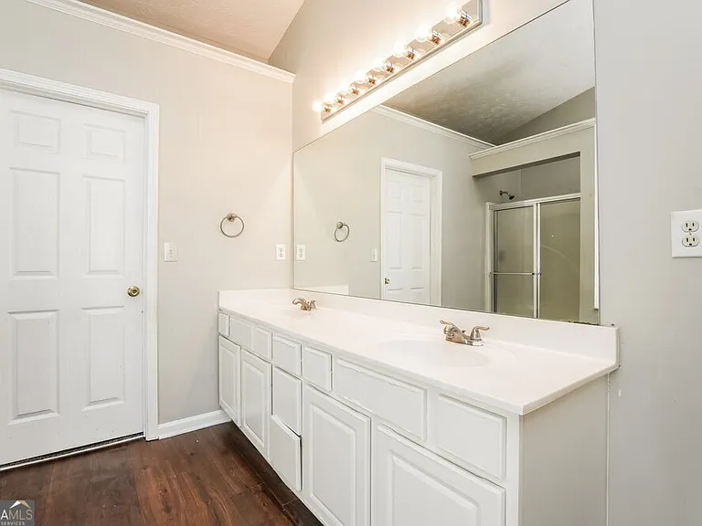 920 Glen Oaks Ln — Photo 12