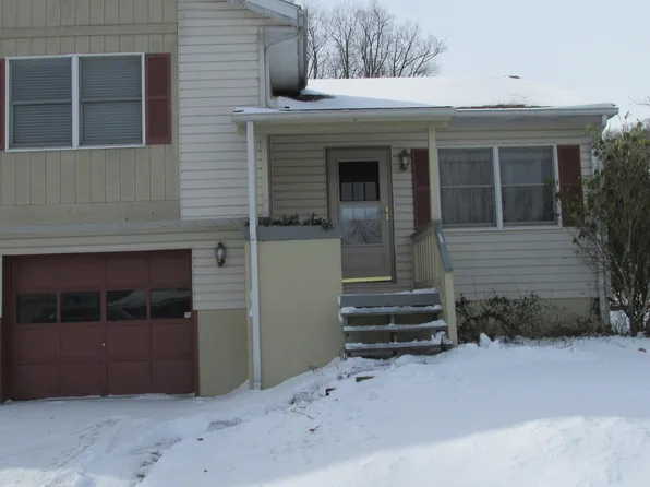 1629 Timberline Dr, Altoona, PA 16601