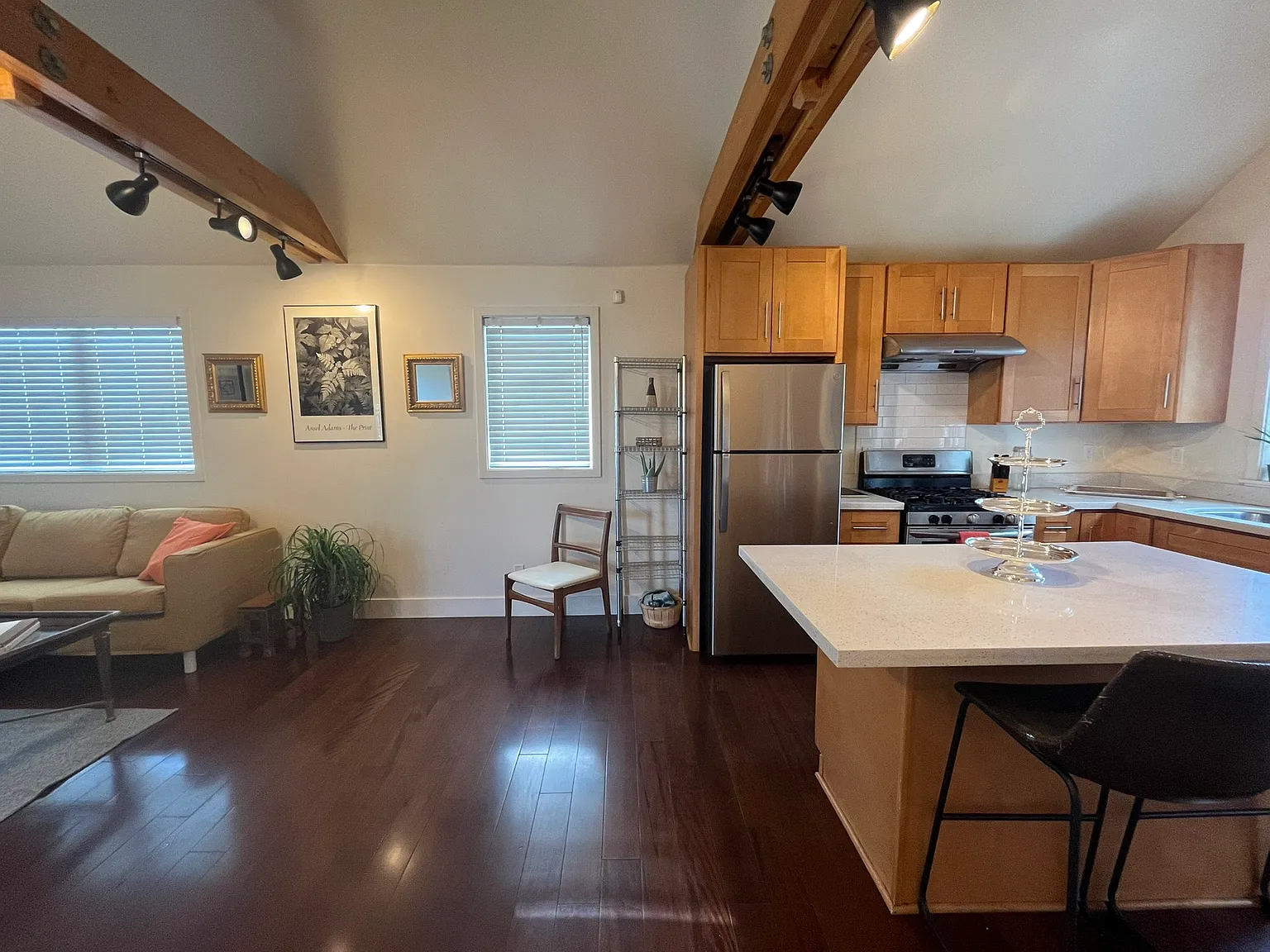 3 bed, 1100 sqft, $3,295 — Photo 3