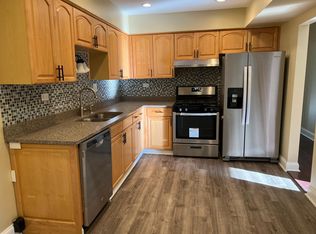 108 Mullingar Ct APT 2D, Schaumburg, IL 60193