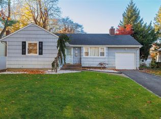 11 Audrey Ct, Malverne, NY 11565