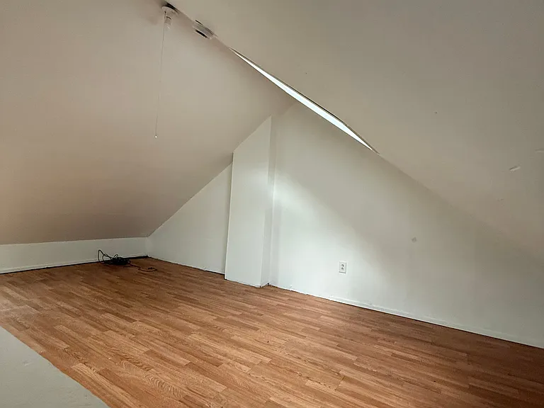 933 Beatty St — Photo 19