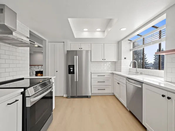 17417 Ashworth Ave N Unit 201, Shoreline, WA 98133