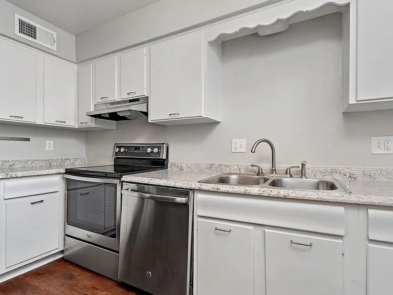 4521-4523 Jefferson Pennsylvania Ave #4526-4524 — Photo 5