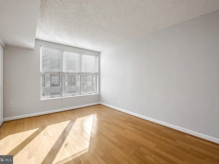 601 Pennsylvania Ave NW #910 — Photo 11
