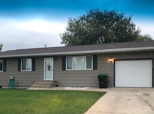 5 Penenah Dr, Bismarck, ND 58504
