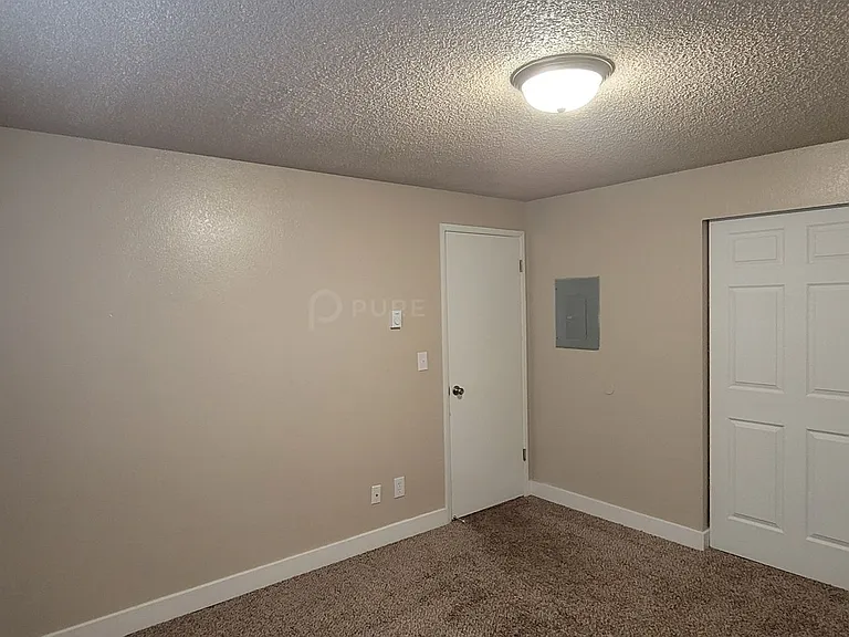 8602 S C St — Photo 11