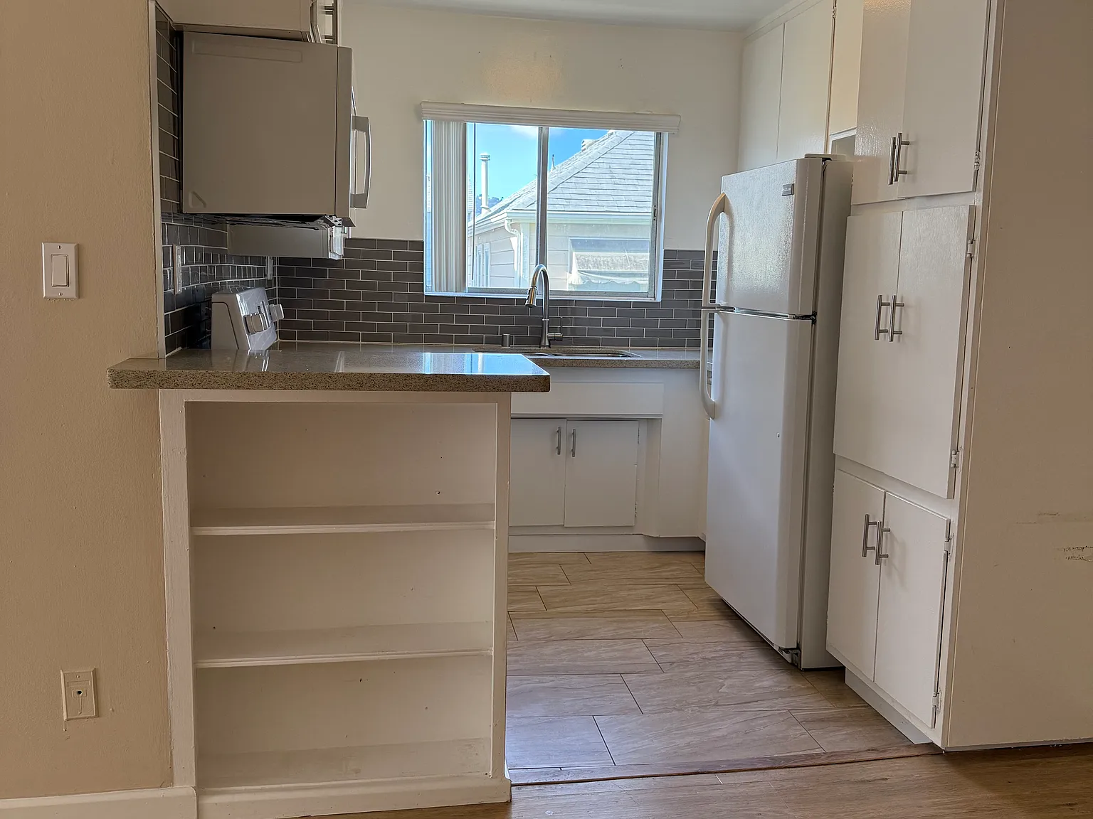 502 Avenue G — Photo 2