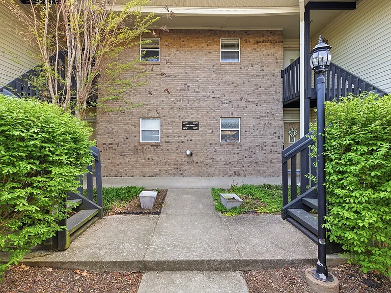 2717 Kennedy Ct — Photo 3