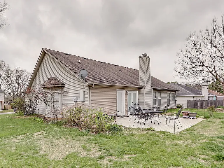 2220 Jo Ann Dr — Photo 4