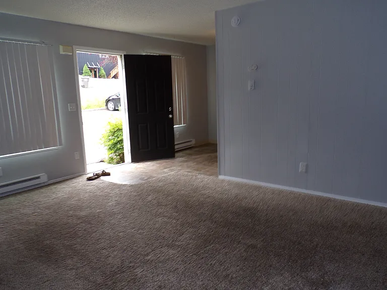 5102 SW 45th Ave #1 — Photo 4