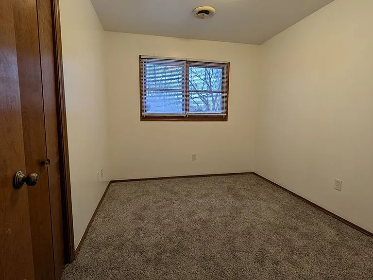 638 N Elmer St — Photo 2