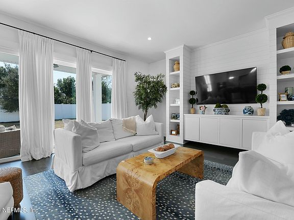 4th image of 604 5TH Avenue N