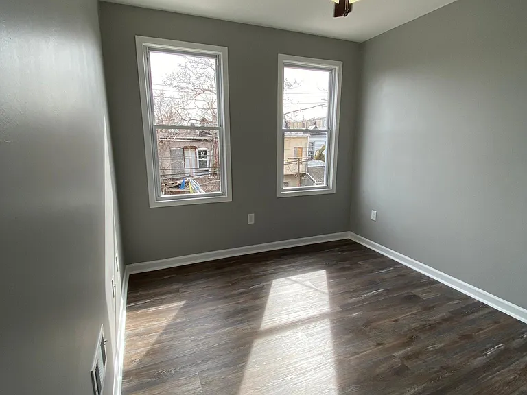 1827 W Fayette St — Photo 4